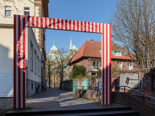Münster, Domgasse, Skulptur "4 Tore" -- 2020 -- 6447 — AI Art