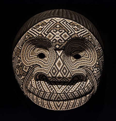 Mask used on folk ritual Kamentsa on Chaquiras indigenous people of Colombia — Beadwork