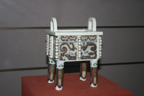 Porcelain ding, Ming Dynasty — Ceramics