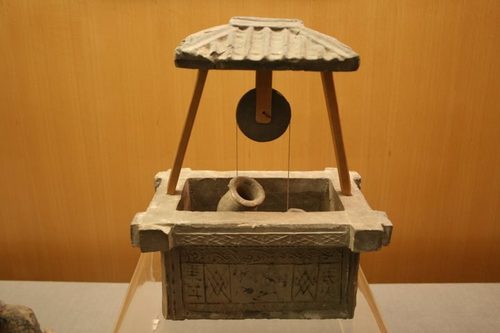 Pottery well — Ceramics