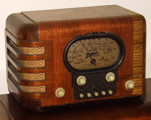 Vintage Zenith Wood Table Radio With Push Buttons (aka Racktrack Radio), Model 5S319, 5 Tubes, Made In USA, Circa 1939 (14785282877) — Furniture Design