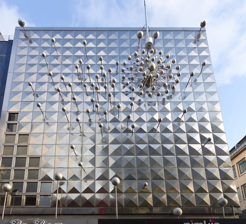 Geschäftshaus Hohe Straße 124-126 mit Plastik „Licht und Bewegung“ - Otto Piene-3376 — Kinetic Art