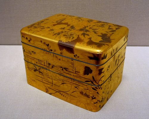Tebako (cosmetic box) in wisteria and peony design, by Kawanobe Iccho (1830-1910), Japan, dated 1892, World's Columbian Exposition, Chicago, maki-e lacquer - Tokyo National Museum - Tokyo, Japan - DSC09249 — Lacquer Art