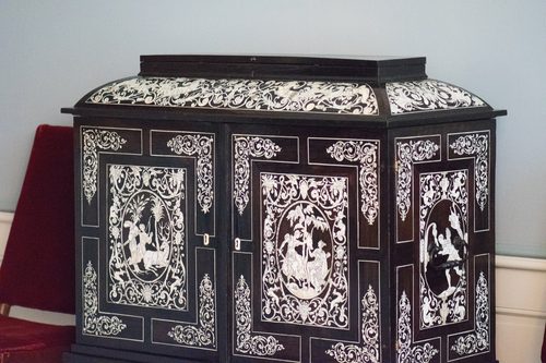 Antique cabinet with elaborate marquetry (29674704300) — Marquetry