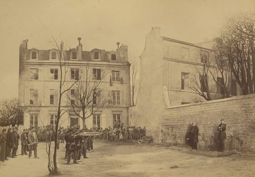 Assassinat des généraux Clément-Thomas et Lecomte, rue des Rosiers 6 à Montmartre dans la journée du 18 mars 1871 — Photomontage