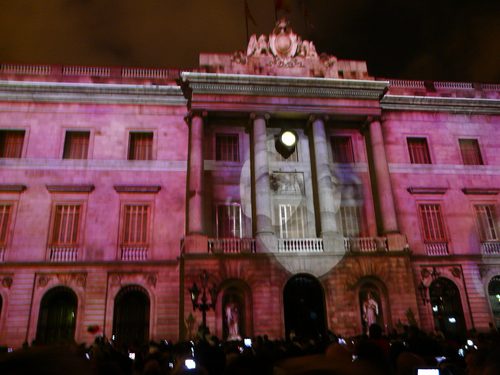Ajuntament - projeccions a la façana P1160604 — Projection Mapping
