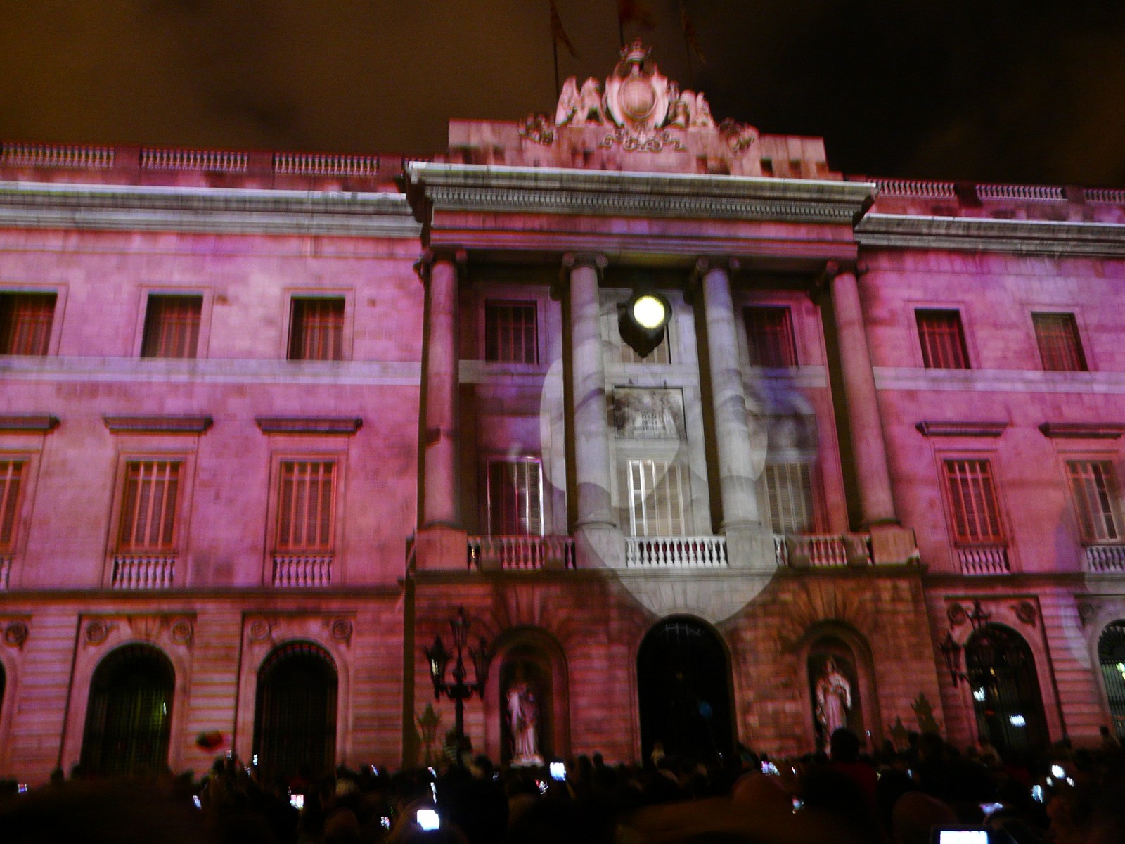 Ajuntament - projeccions a la façana P1160604 — Projection Mapping