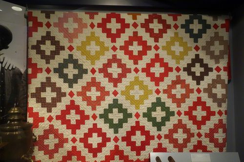 Courthouse Square quilt, Northern Illinois, 1849 - Wisconsin Historical Museum - DSC03311 — Quilt Art